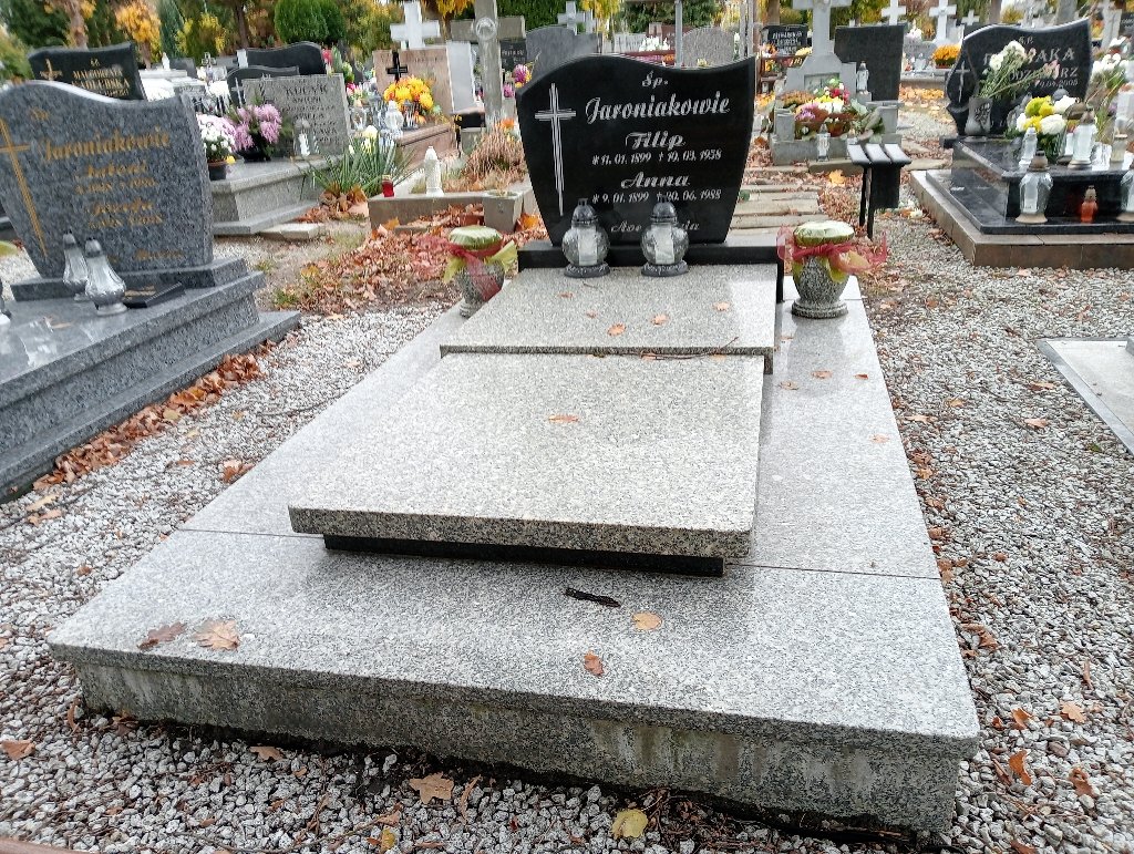 Grób Filip Jaroniak