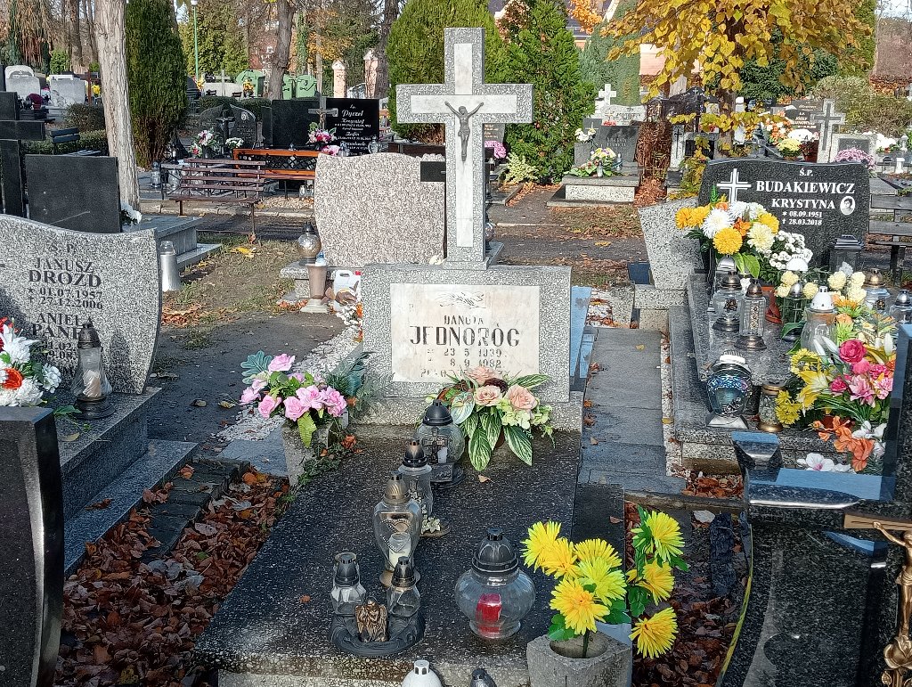 Grób Danuta Jednoróg