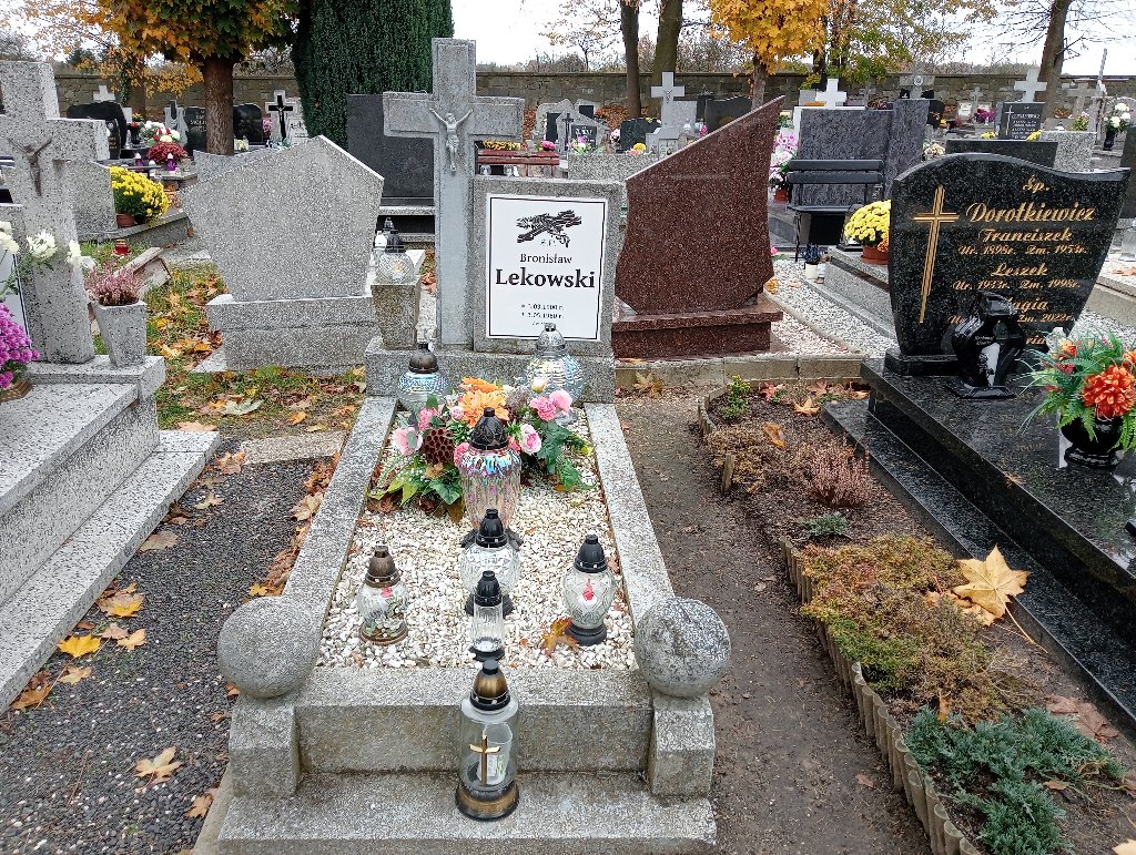 Grób Bronisław Lekowski